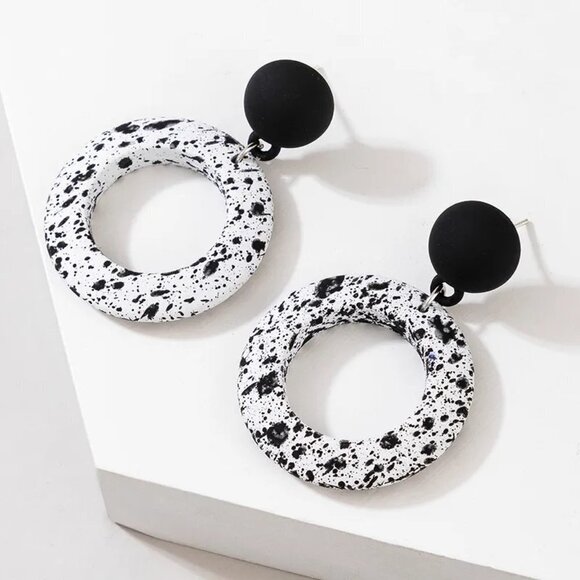 Black and White Paint Splatter Resin Ring Drop Earrings Lightweight Artsy Fun - Picture 1 of 9